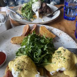 West Coast Grill & Oyster Bar - Classic Eggs Benny