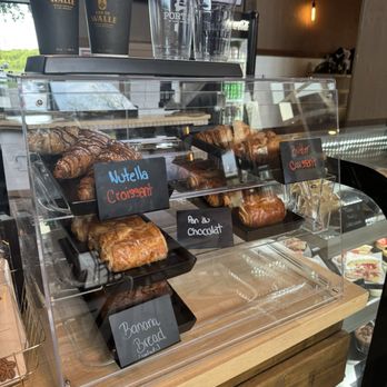 Van De Walle - Pastry counter top - Coffee & Tea Near Me - Haines City, Florida Van De Walle - Pastry counter top - Coffee & Tea Near Me - Haines City, Florida