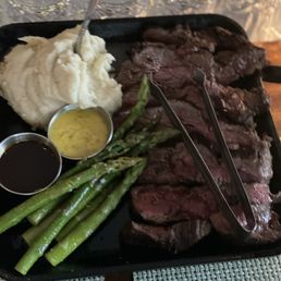 Chateaubriand for two with mashed potatoes and asparagus. Chateaubriand for two with mashed potatoes and asparagus.