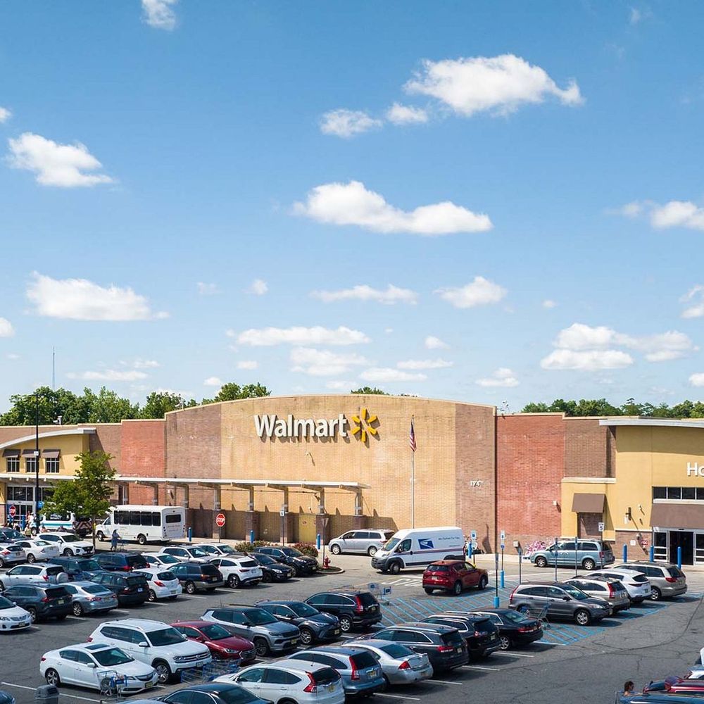 Enjoy Delicious Desserts with Councilman at Dr. Fruit, image size:1000x1000