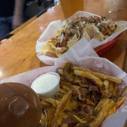 Bedrock's Pizza & Craft Beer Bar - Bbq burger and nachos