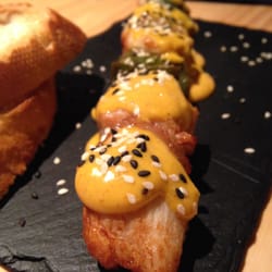 Smooth - Brocheta Thai de pollo braseado y salsa de mango