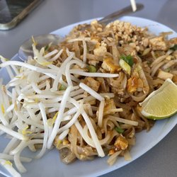 Laod'er Phet's Kitchen Farm To Table Style - Pad thai w/tofu