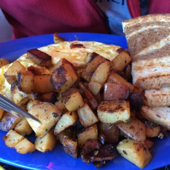 Dave's Diner - Bacon and cheese omelette with rye - Diners Near Me - Middleboro, Massachusetts Dave's Diner - Bacon and cheese omelette with rye - Diners Near Me - Middleboro, Massachusetts
