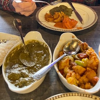 Tandoori Palace - Saagwala, Aloo gobi, chicken tikka masala, dad - Indian Near Me - Encinitas, California Tandoori Palace - Saagwala, Aloo gobi, chicken tikka masala, dad - Indian Near Me - Encinitas, California