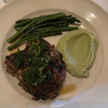 Chez Panisse - Chicken with mint potato purée and asparagus - New American Near Me - Berkeley, California Chez Panisse - Chicken with mint potato purée and asparagus - New American Near Me - Berkeley, California