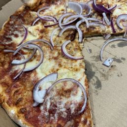 BBQ Chicken Pizza (Medium 14 ") - They made it with marinara AND BBQ sauce (ew) and also forgot the onions so threw them on raw.