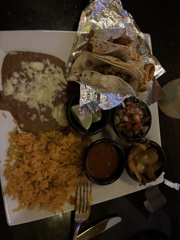 Los Mariachis Mexican Bar & Grill Logo