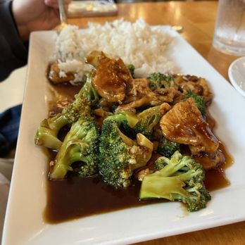 Goji y Agave - (L) Broccoli Stir Fry with chicken - Asian Fusion Near Me - Cary, North Carolina Goji y Agave - (L) Broccoli Stir Fry with chicken - Asian Fusion Near Me - Cary, North Carolina