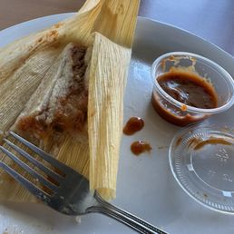 Tamal de Rajas con Salsa Roja