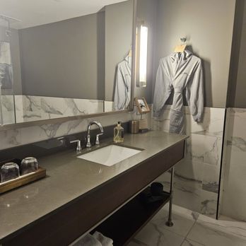 Thompson San Antonio - Riverwalk - Sink - Hotels Near Me - San Antonio, Texas