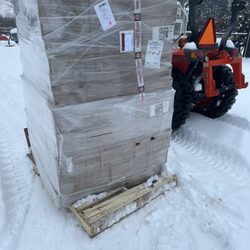 Diamond Line Delivery Systems - Someone else moving pallet