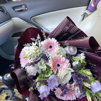 Tinh Thuong Flowers - Florists Near Me - San Jose, California