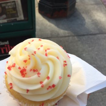 Saint Cupcake - Vanilla Cupcake w/ Buttercream Frosting - Bakeries Near Me - Portland, Oregon