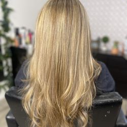 The Valley Hair - Golden blonde highlights #goldenblonde
#layeredhaircut
#longlayers
#blondehighlights