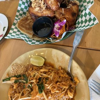 Chiang Rai - Yellow curry, Roti, Fried Chicken and Pad Thai - Thai Near Me - Long Beach, California Chiang Rai - Yellow curry, Roti, Fried Chicken and Pad Thai - Thai Near Me - Long Beach, California