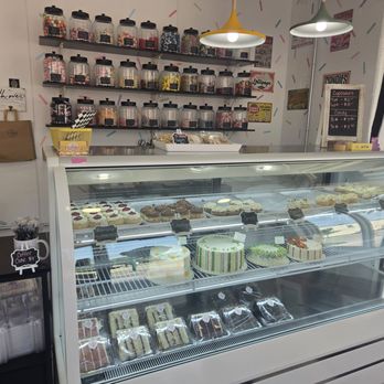 Gwendolyn Lee Cakery - The Goods! - Bakeries Near Me - Beech Grove, Indiana