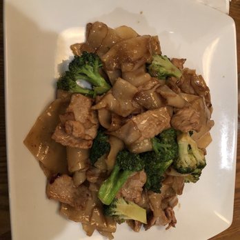 Thai Kitchen - This is some Pad See Ew, very cheap only 11$ very good - Thai Near Me - Centreville, Virginia