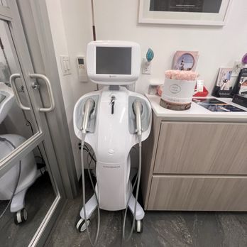 La Riush Aesthetic - Ultraformer 3 - Aestheticians Near Me - Beverly Hills, California La Riush Aesthetic - Ultraformer 3 - Aestheticians Near Me - Beverly Hills, California