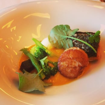 Feitoria Restaurant & Wine Bar - Filet of sea bass with seared scallop, herbs and tomato sauce - Portuguese Near Me - Lisboa, 20