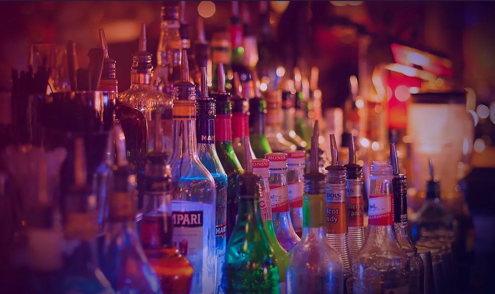 EAST WEST TAVERN Updated August 2024 16 Photos 27 Lafayette