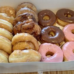 The 5280 Donuts - 3 Glazed, 3 Strawberry, 3 Chocolate, 2 Blueberry Cake, 2 Apple Fritters, 2 Cinnamon, 2 Lemon Filled, 1 Raspberry Filled