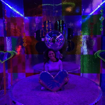 WNDR Museum - All you need is love - Art Museums Near Me - Chicago, Illinois