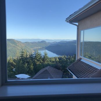 Villa Eyrie Resort - The view from our table. - Resorts Near Me - Malahat, British Columbia