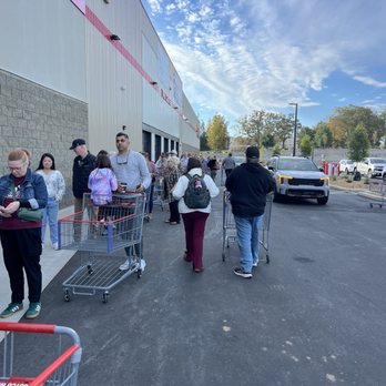 Costco - The line at 845a on Sunday - Wholesale Stores Near Me - Indian Land, South Carolina Costco - The line at 845a on Sunday - Wholesale Stores Near Me - Indian Land, South Carolina