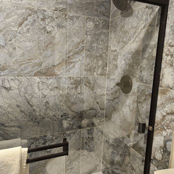 Harborside Hotel - Shower - Hotels Near Me - Oxon Hill, Maryland