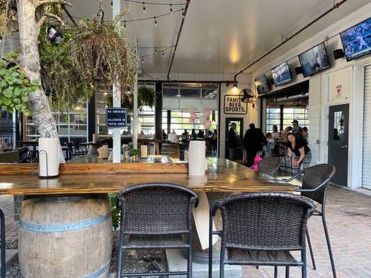 Strings Sports Brewery by null