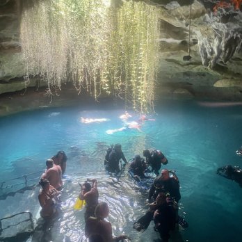Devil's Den Prehistoric Spring - Stairs and opening - Scuba Diving Near Me - Williston, Florida Devil's Den Prehistoric Spring - Stairs and opening - Scuba Diving Near Me - Williston, Florida