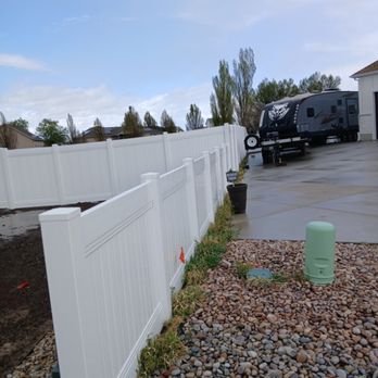 Lomeli Landscaping - 4 feet vinil fence - Landscaping Near Me