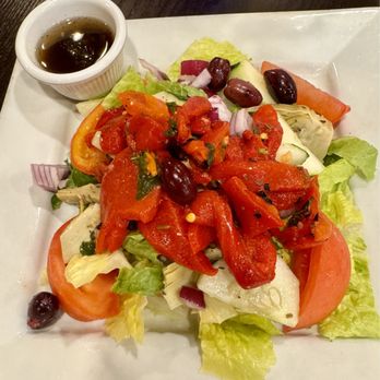 Che Pizza - Garden Salad - Pizza Near Me - Metuchen, New Jersey