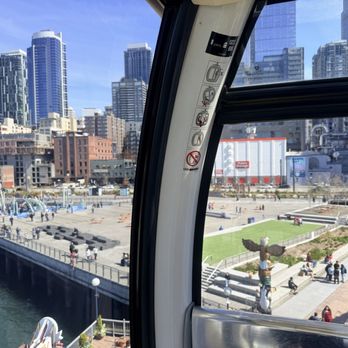 The Seattle Great Wheel - Amusement Parks Near Me - Seattle, Washington