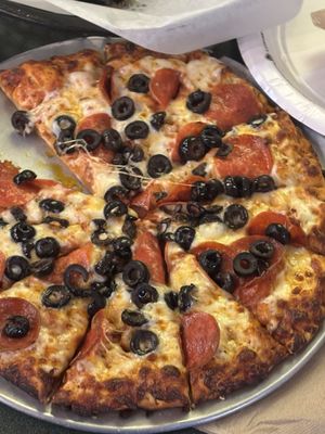 Round Table Pizza by null