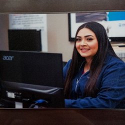 Serra Medical Group - Ella es April Trejo una de las personas que me ayuda Junto a ok con Elizabeth zepeda Karen Maria Medina