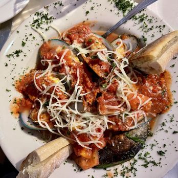 Mangia Mangia Pasta Cafe - Muscles and sauce - Italian Near Me - Key West, Florida Mangia Mangia Pasta Cafe - Muscles and sauce - Italian Near Me - Key West, Florida