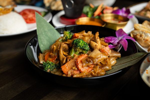 Som Dee Thai Kitchen & Bar by null