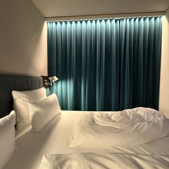 Motel One Bruxelles - King Bed room - Hotels Near Me - Brussels, BRU Motel One Bruxelles - King Bed room - Hotels Near Me - Brussels, BRU