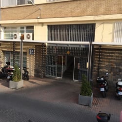 Plaza de Abastos Saavedra Fajardo - Entrada no accesible por calle Selgas