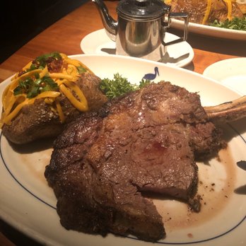 Houston's Restaurant - Roasted Prime Rib - American Near Me - Pompano Beach, Florida