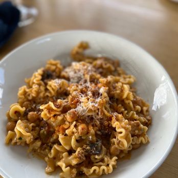 Poplar Grove Winery - Chicken Pasta - Wineries Near Me - Penticton, British Columbia Poplar Grove Winery - Chicken Pasta - Wineries Near Me - Penticton, British Columbia