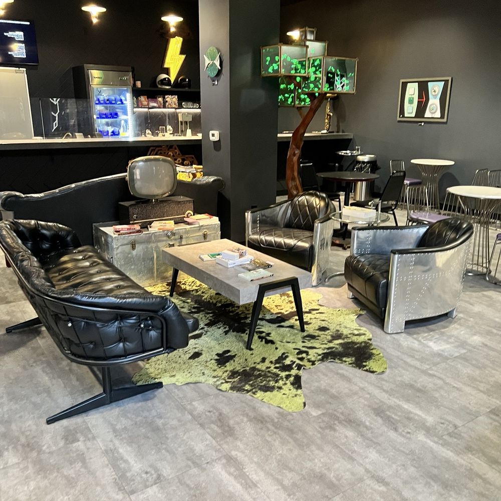 Burnside Coffee Bar - Seating - Coffee & Tea Near Me - Sacramento, California Burnside Coffee Bar - Seating - Coffee & Tea Near Me - Sacramento, California