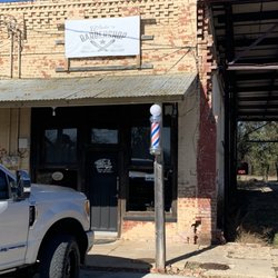 Wade's Barber Shop - This is a shot of Wades Barbershop in Tioga.