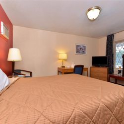 Americas Best Value Inn Oskaloosa - One Queen Bed Guest Room