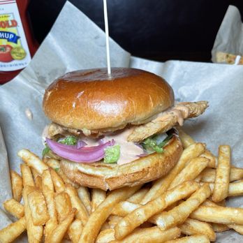Good Times Brewery - Crispy Chicken Sandwich - Brewpubs Near Me - Chicago, Illinois