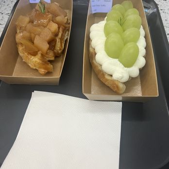 Heuk Hwa Dang - Apple Cinnamon Waffle. 3 stars. IG: @amei.eats - Desserts Near Me - New York, New York Heuk Hwa Dang - Apple Cinnamon Waffle. 3 stars. IG: @amei.eats - Desserts Near Me - New York, New York