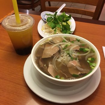 Saigon Cafe - Cumberland - Small pho and regular passion green tea with boba - Vietnamese Near Me - Smyrna, Georgia