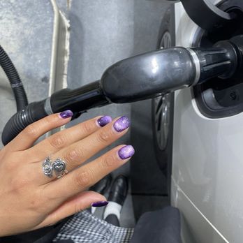 Dara Studio Nail Art - purple cat eye - Nail Salons Near Me - Hermosa Beach, California